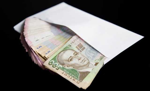 Разрыв в зарплатах сократился: сколько зарабатывают мужчины и женщины в Украине