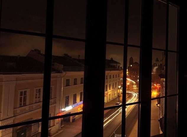 В Запорожье с разницей в полчаса из окна выбросились мать и дочь