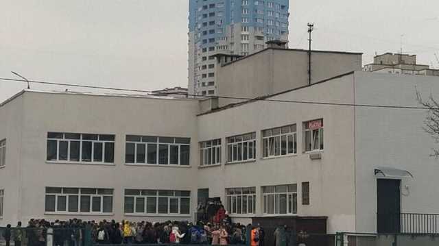 В киевской школе старшеклассник сорвал уроки, распылив слезоточивый газ