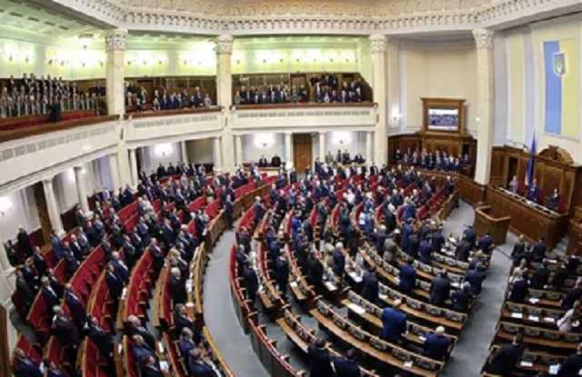 В Раде нардеп от ОПЗЖ выбирал икру белуги за 9700 гривен