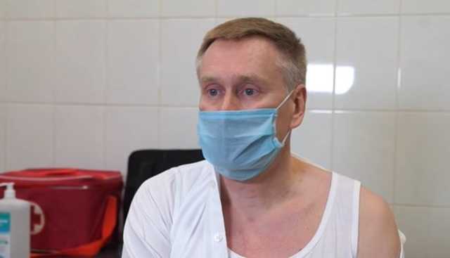 Глава НСЗУ вакцинировался от COVID-19