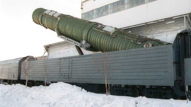 Российские войска учатся прятаться за спинами мирных жителей: вероломство или военная хитрость?