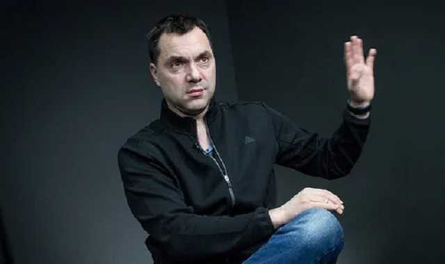 Арестович: оккупанты пошли на попятную после заявления об ударах по ВСУ