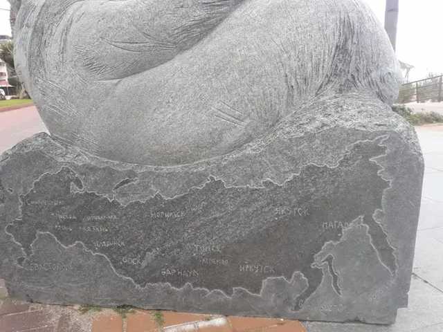 В Турции со скульптуры убрали карту России с оккупированным Крымом