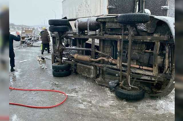 На трассе "Харьков-Симферополь" столкнулись два грузовика: один человек погиб, еще двое пострадали