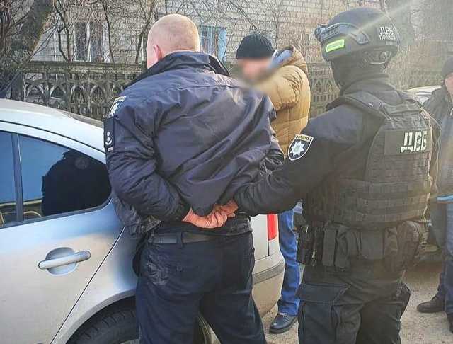 В Каменском полицейский организовал сбор взяток у предпринимателей