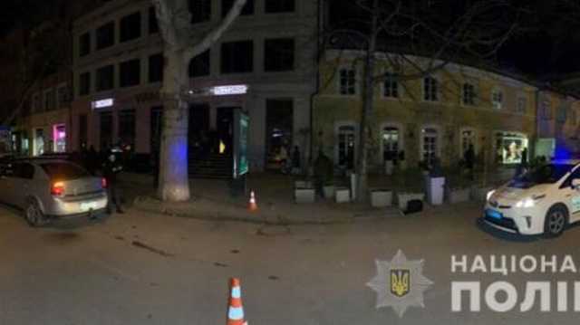 В центре Одессы драка между компаниями переросла в стрельбу. Трое человек ранены