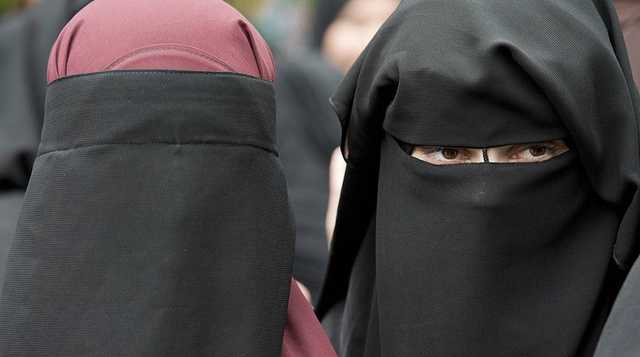 Жителям Швейцарии запретят скрывать лицо в общественных местах