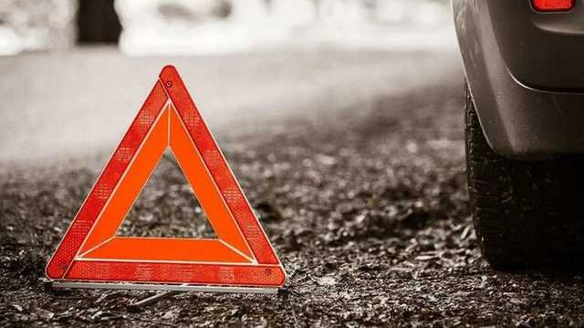 Появилось видео с места ДТП в Киеве, где отбойник насквозь прошил Porshe