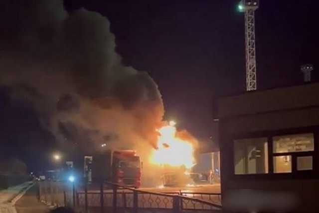 В пункте пропуска Гоптовка на границе РФ и Украины взорвалась фура