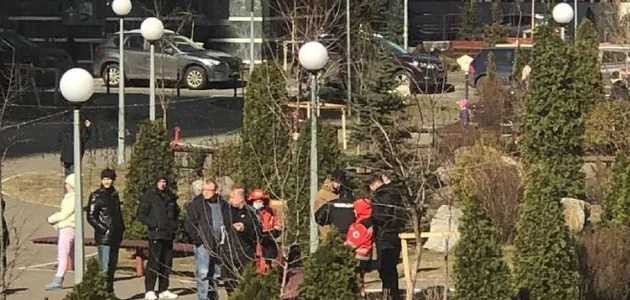 В Киеве женщина выпала из окна многоэтажки