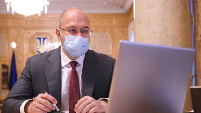 Цены на топливо в Украине продолжает расти: правительство решило вмешаться