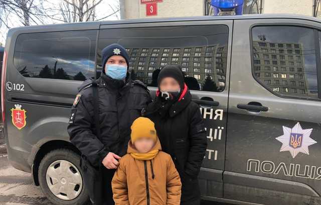 В Виннице пьяная горе-мать потеряла сына на остановке