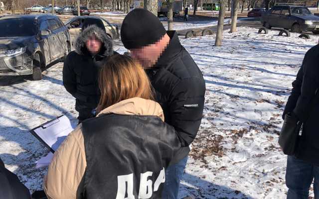 В Харькове дознаватель полиции запросил взятку в тысячу долларов