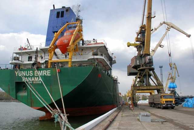 Азовский судоремонтный завод начал процедуру банкротства и увольняет сотрудников