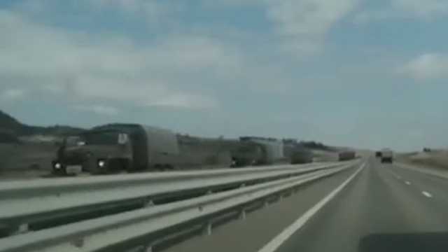 На трассе в оккупированном Крыму заметили колонну российской военной техники