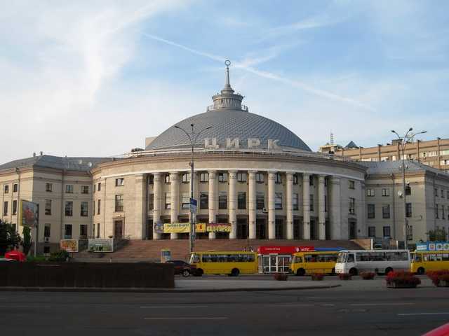 В Киеве "минировали" Национальный цирк и Минкультуры: эвакуировали сотни человек