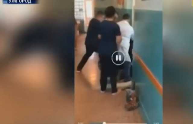 На Закарпатті сталася бійка між пацієнтом та лікарями