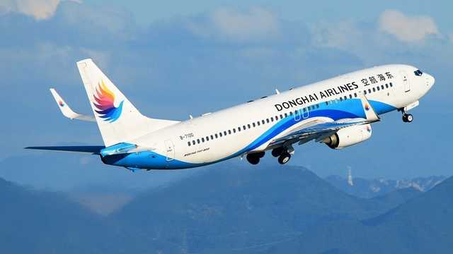 Из-за очереди в туалет: пилот и стюардесса подрались на глазах у пассажиров