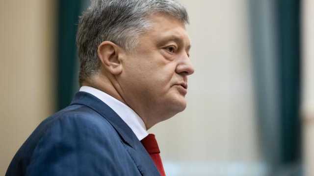 МИБ Порошенко стал чаще ходить за кредитами Нацбанка после бегства вкладчиков