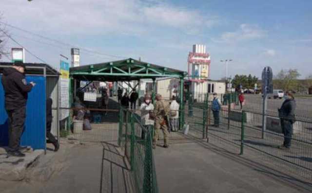 На КПВВ “Станиця Луганська” розпочали безкоштовне тестування громадян на коронавірус, – ОДА