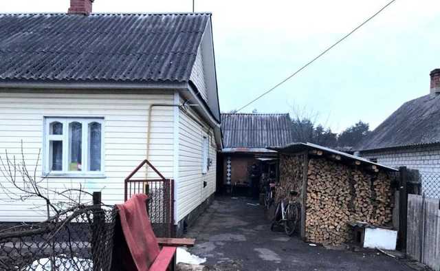 Бив сокирою по голові: 17-літній юнак вбив працівницю “Укрпошти”, яка розвозила пенсії