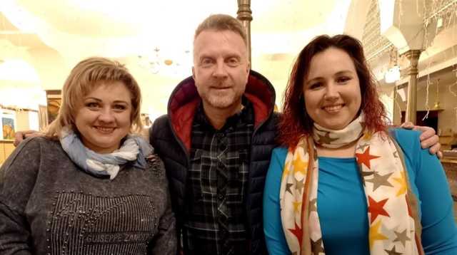 У Антіна Мухарського в Херсоні намагались пограбувати авто, але фанатки завадили