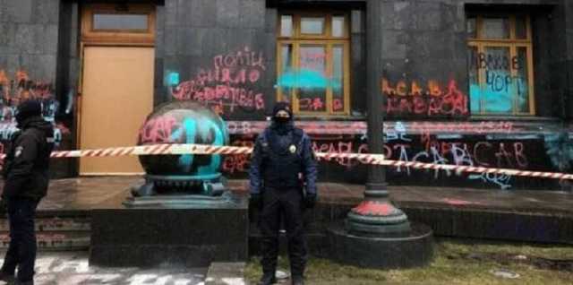 Клининговая компания столкнулась с трудностями во время чистки ОП от граффити