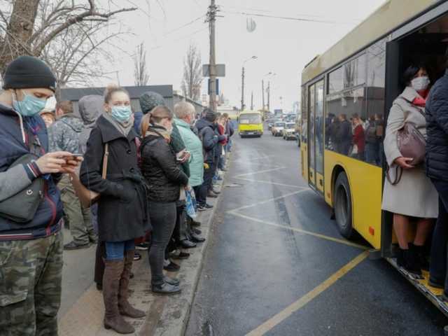 На Закарпатті продовжили заборону на роботу громадського транспорту через локдаун