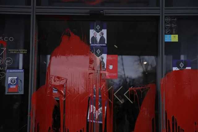 Закрывайте спонсоров терроризма: В Киеве Нацкорпус блокировал заправки Glusco