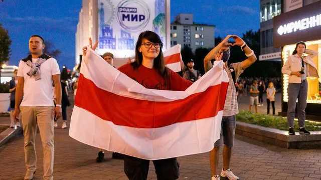 В Минске оппозиция впервые за несколько месяцев собирает митинг, власти подогнали спецтехнику