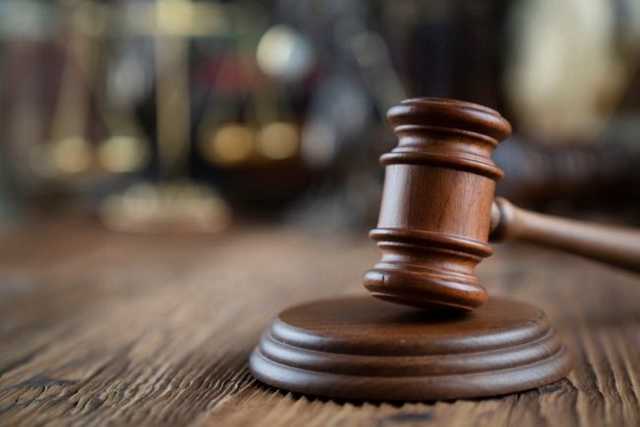 Украинец пошел под суд за продажу 18 игральных карт