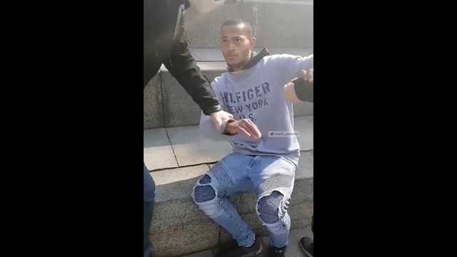 Пел песни Моргенштерна: в Киеве возник скандал с уличным музыкантом