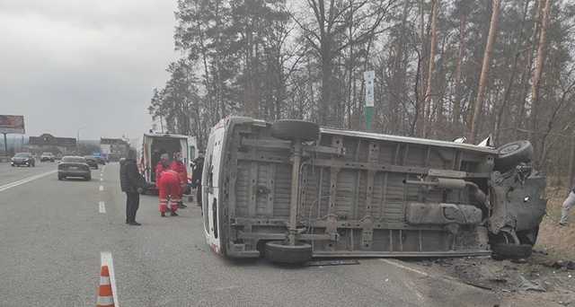 Под Киевом в ДТП с участием катафалка, перевозившего покойника, погибли люди
