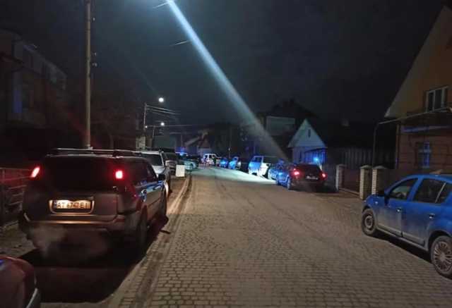 На Прикарпатье ночью "минировали" избирательный участок в округе, где лидирует Вирастюк