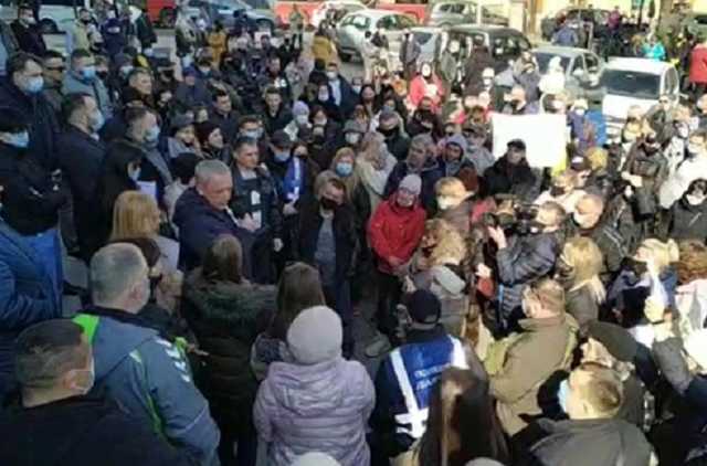 В Черновцах люди восстали против «красного» карантина