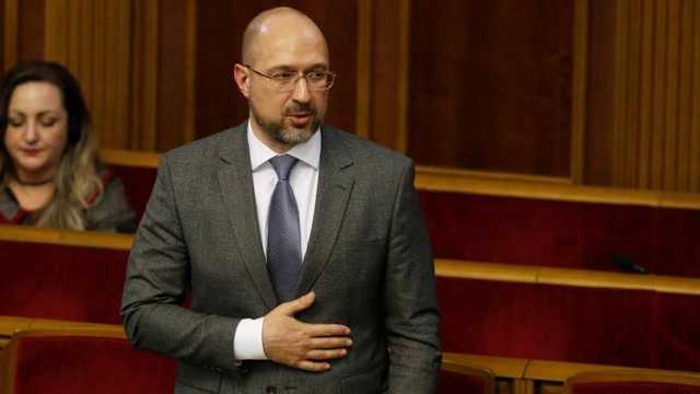 Премьер-министр оформил внедорожник на свою супругу