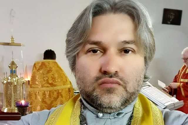 Полтавскому священнику прихожанки подарили квартиру и дом