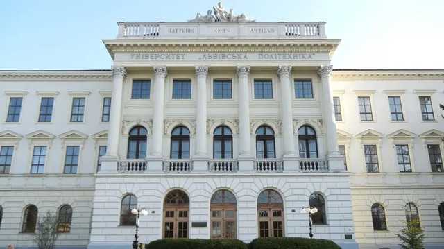 Преподаватель львовского вуза попала в гомофобный скандал