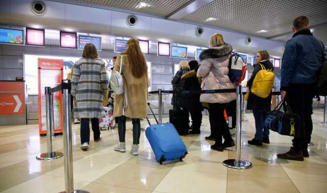 Расходы украинцев за границей за год пандемии упали почти вдвое