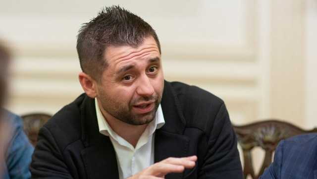 Арахамия о переписке "слуги народа" Колесник: Никто никуда не свалит