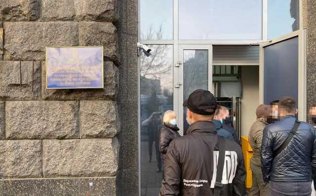 ГБР об обысках в АРМА: чиновники и адвокаты завладели более чем $400 тысяч