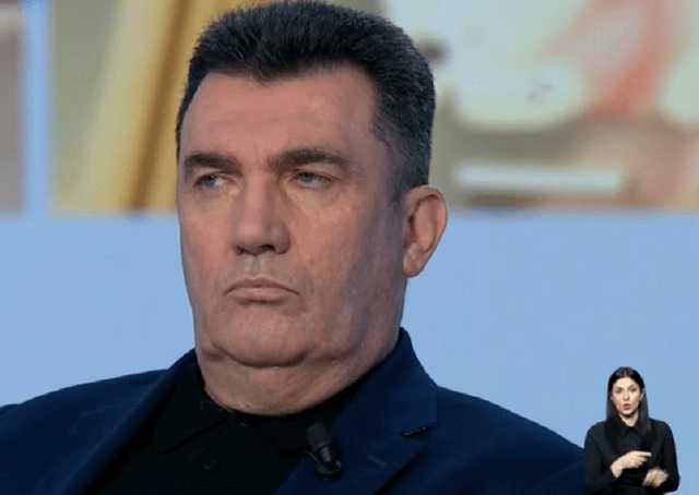 "Ситуация сложная". Данилов анонсировал указ Зеленского о вакцинации населения от коронавируса