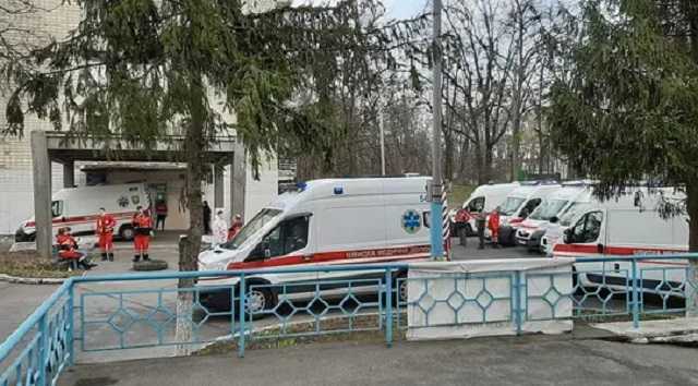 В Киеве все отделения перепрофилировали под COVID-19, люди поступают "залеченные" антибиотиками