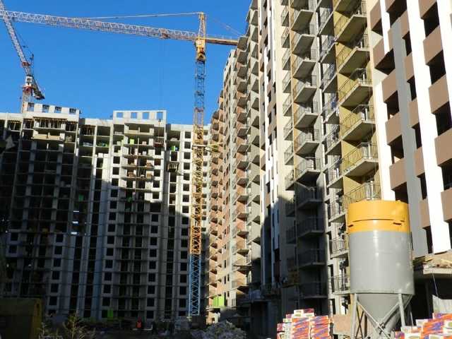 Вулиці Метрологічна і Заболотного захлинаються в заторах через будівництво ЖК «Кришталеві джерела»