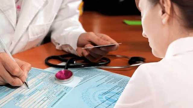 Украинцам решили урезать больничные: выплаты сократят, а врачам грозят штрафы