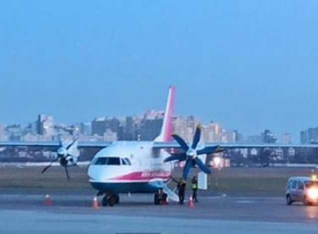 В аэропорту Киев экстренно сел самолет рейса Минск-Запорожье