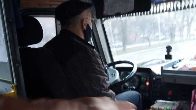 Кричал и называл свиньей: на Львовщине водитель маршрутки отказался везти АТОвца