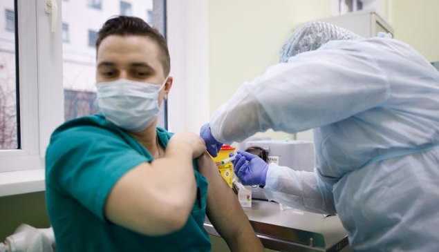 В Украине после COVID-вакцинации зафиксировали более 800 случаев побочных реакций