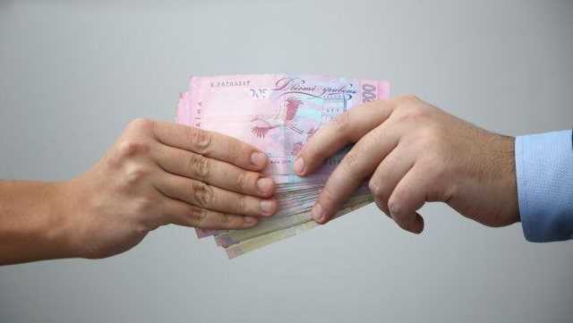 Закон о выплатах ФОПам вступил в силу: кто получит и куда обращаться